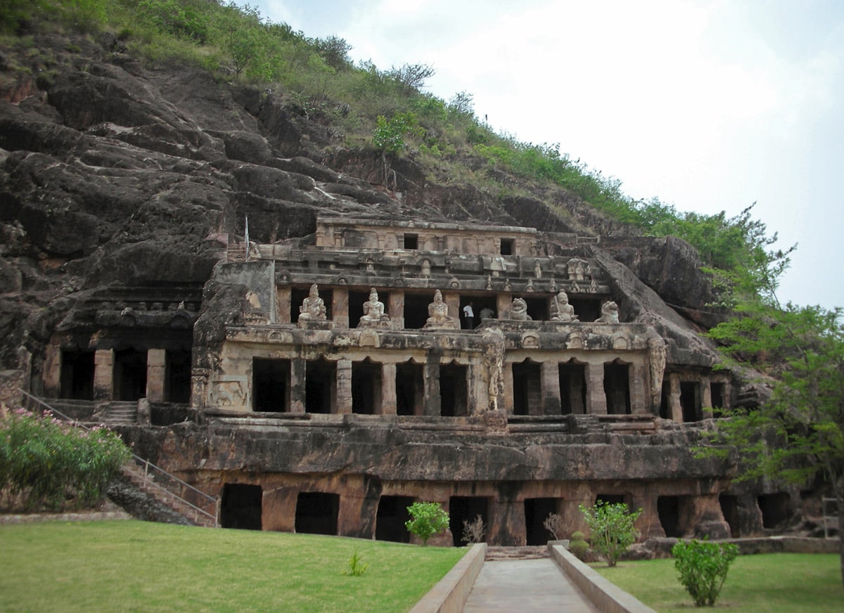 undavalli-caves-img